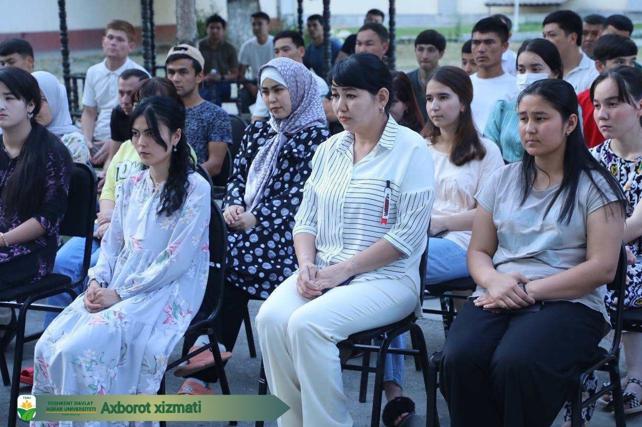 The first vice-chancellor of the university met with the youth of the 14th student residence