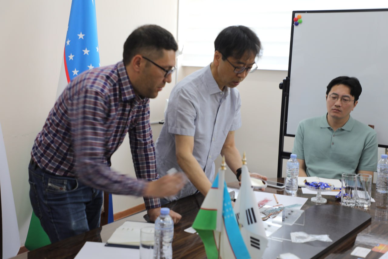 Mr Jang Song Xo (vice-director of POSCO international cluster in Fergana valley) and other specialists of POSCO visited to Tashkent state agrarian university