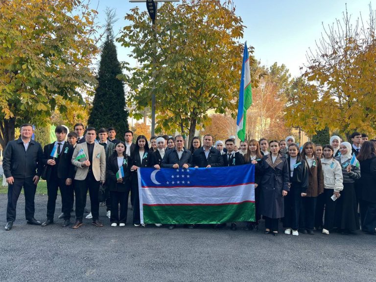 Toshkent davlat agrar universitetida 18-noyabr — O‘zbekiston Respublikasi Davlat bayrog‘i qabul qilingan kun munosabati bilan “Bir Vatan, bir el, bir bayroq” shiori ostida tadbirlar o‘tkazildi.