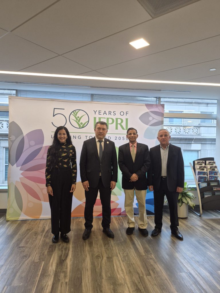 Toshkent davlat agrar universiteti rektori N. Oblomuradov Xalqaro oziq-ovqat siyosati tadqiqot instituti (IFPRI)da bo’lib, qishloq xo‘jaligi siyosati va oziq-ovqat xavfsizligi yo‘nalishlarida hamkorlikni rivojlantirish masalalarini muhokama qildi.