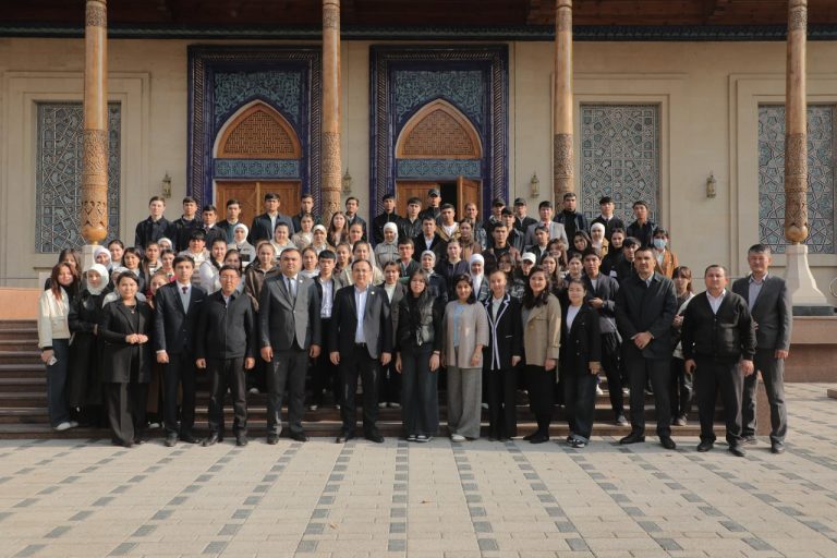 Toshkent davlat agrar universiteti jamoasi Qatag’on qurbonlari xotirasi muzeyi va Shahidlar xotirasi maydoniga tashrif buyurishdi