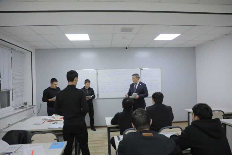 TDAU rektori kechki ta’lim yo‘nalishida tahsil olayotgan talabalar bilan uchrashdi