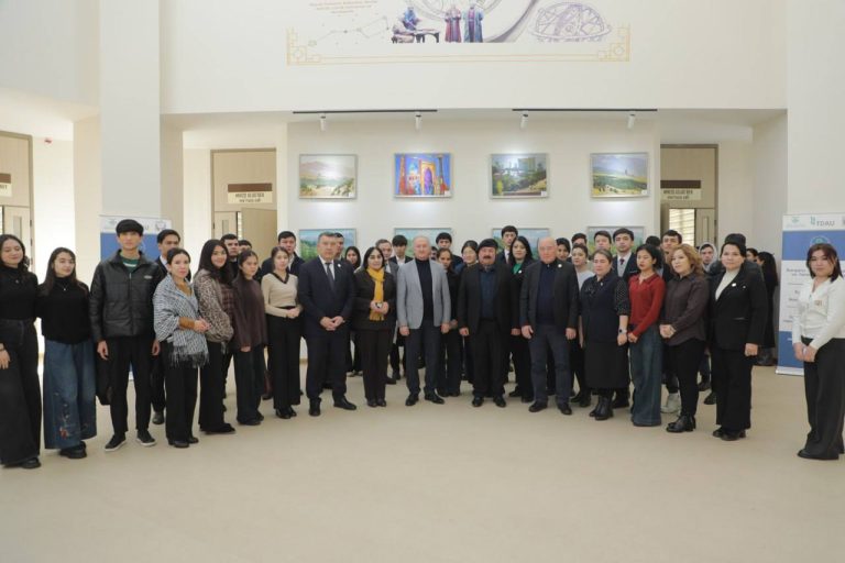 Toshkent davlat agrar universitetida O‘zbekiston xalq rassomi, akademik, O‘zbekiston Badiiy akademiyasi raisi, taniqli rangtasvir ustasi, san’atshunos va jamoat arbobi Akmal  Nur bilan adabiy-badiiy uchrashuv bo‘lib o‘tdi.