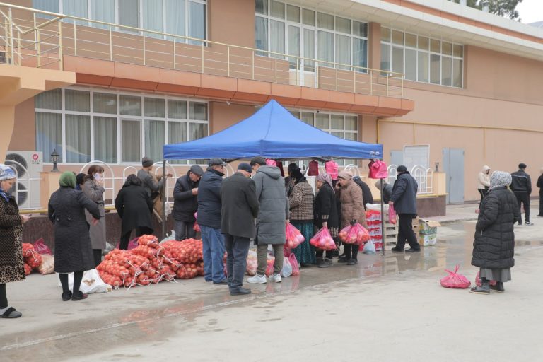 Toshkent davlat agrar universitetida Universitet kasaba uyushmasi tashabbusi bilan Yangi yil bayrami munosabati bilan arzonlashtirilgan qishloq xo‘jaligi mahsulotlari yarmarkasi tashkil etildi