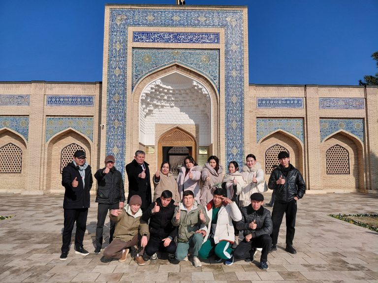 “BIMO-2026” va “BICHO-2026” xalqaro olimpiadalari doirasida universitetimiz yoshlari uchun Buxoro viloyatining tarixiy obidalari va muqaddas qadamjolariga madaniy-ma’rifiy hamda turizm sayohatlari tashkil etilmoqda