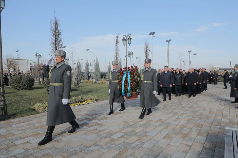 The team of Tashkent State Agrarian University laid flowers at the foot of the Zulfiya aya Zokirova Memorial Complex in Tashkent region on the occasion of the 34th anniversary of the establishment of the Armed Forces of the Republic of Uzbekistan and January 14 — Defenders of the Motherland Day.