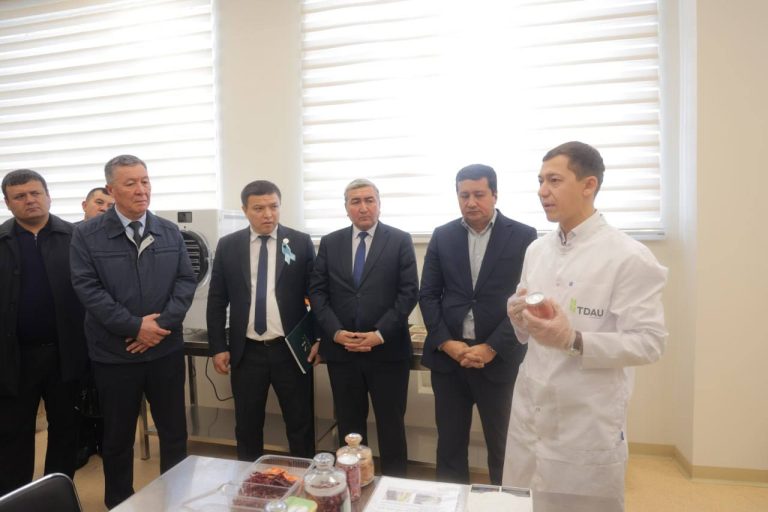 Toshkent davlat agrar universitetida yoshlarga yaratilgan sharoitlar va o’quv-ilmiy laboratoriyalar bilan O‘rmon va yashil hududlarni ko‘paytirish, cho‘llanishga qarshi kurashish agentligi vakillari yaqindan tanishdilar