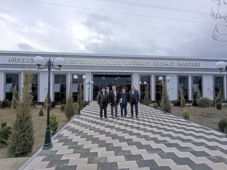 Toshkent davlat agrar universiteti vakillari Mirzacho‘ldagi “Azamat” innovatsion qishloq xo‘jaligi maktabida dars mashg‘ulotlari o‘tkazdi