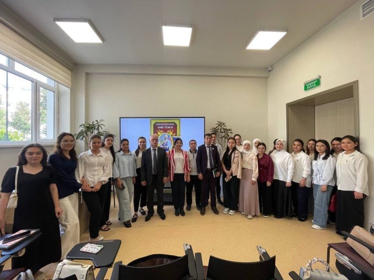 Buyuk sarkarda, mohir davlat arbobi va tariximiz faxri Amir Temur tavalludining 690 yilligi munosabati bilan “Kitobxon talaba” mavzusida ma’naviy-ma’rifiy tadbir tashkil etildi.