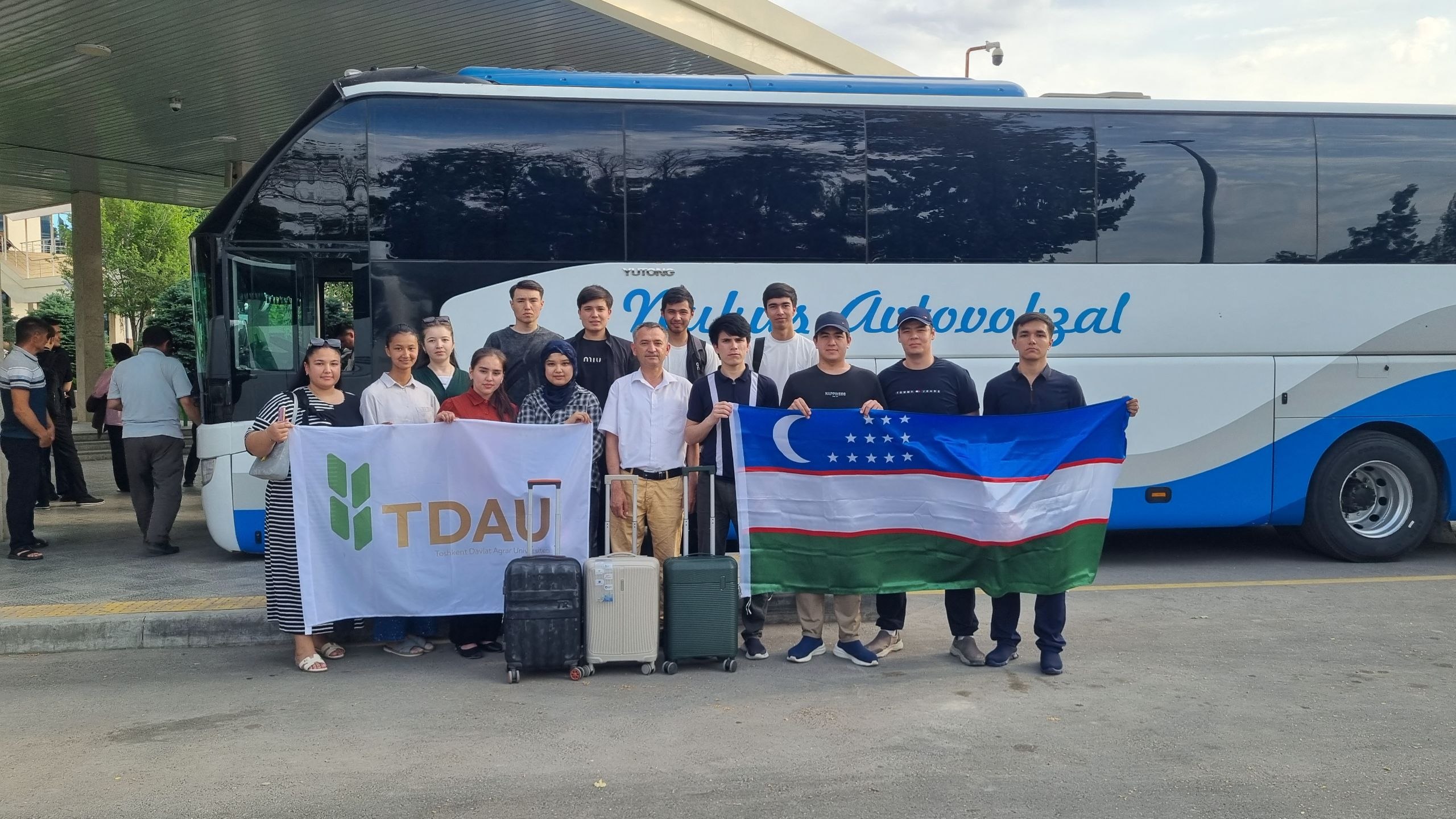 photo_5436385667467384227_w