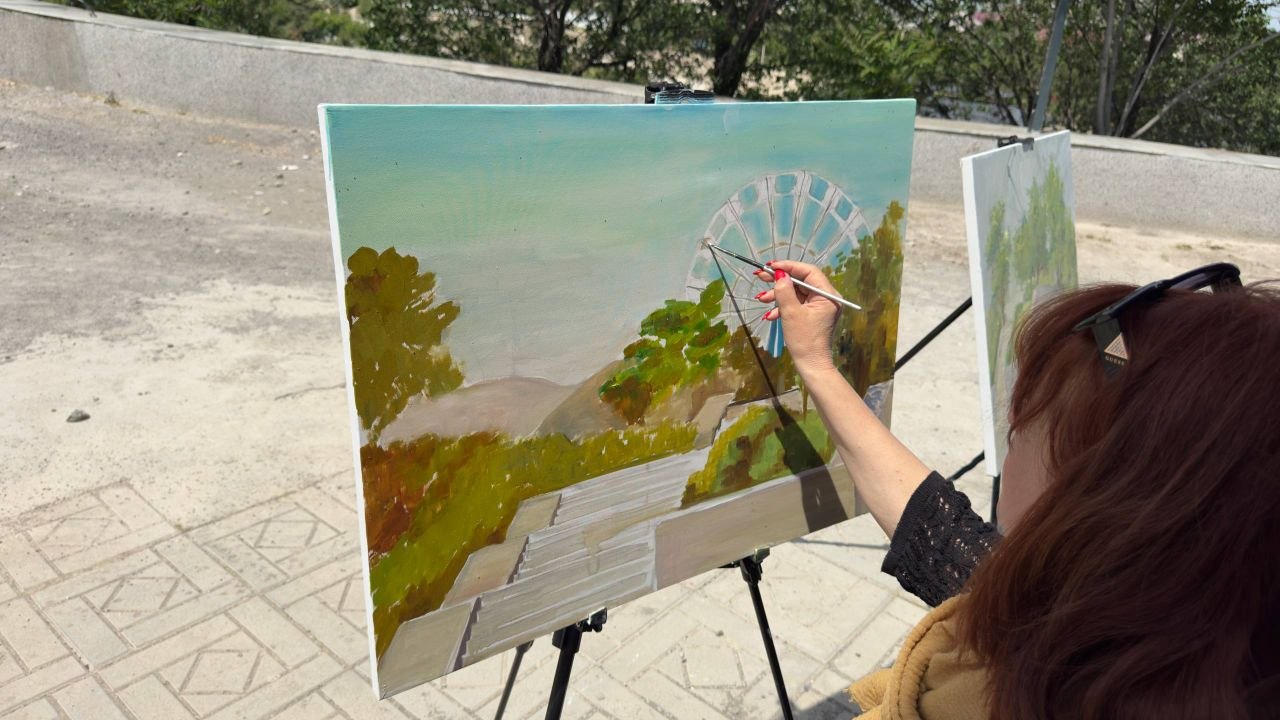 photo_5444944948877791803_y