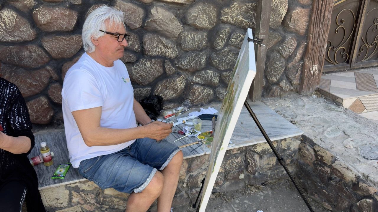 photo_5444944948877791805_y